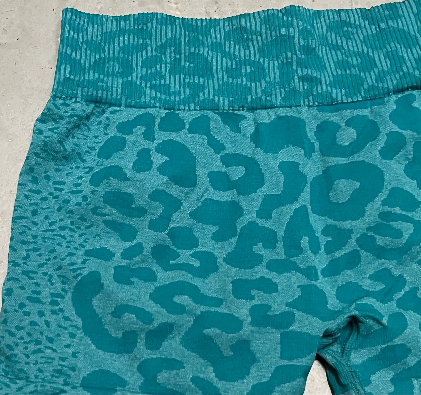 Shorts deportivos turquesa animal print  – photo 13